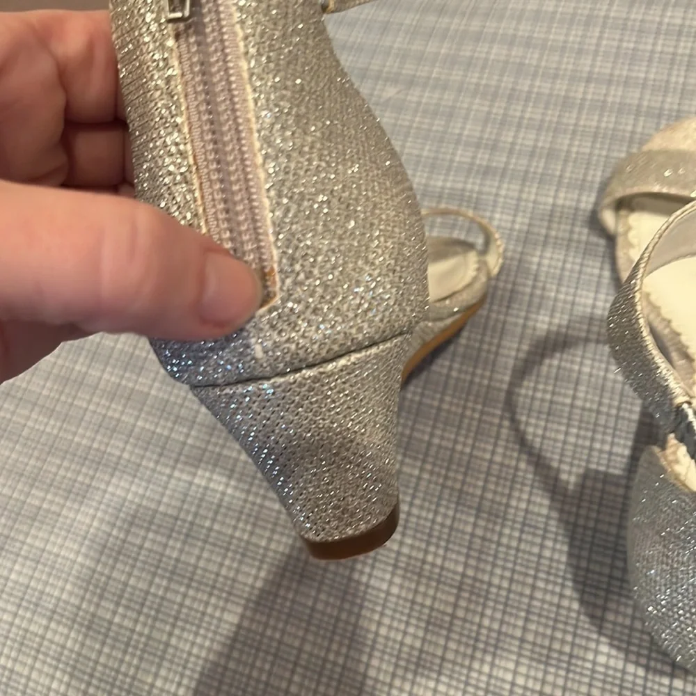 Girls Sz 3 Nordstrom 1901 Silver Sparkly Wedge Heels